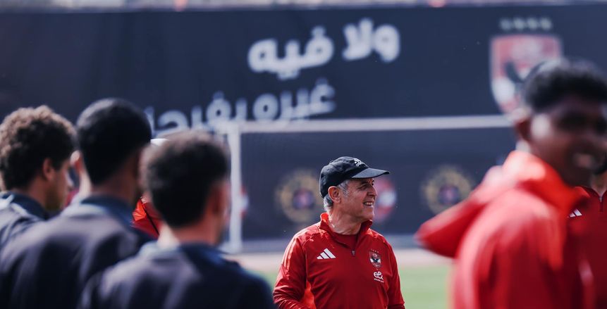 خطة كولر تطيح بـ«محترف الأهلي» من تشكيل مواجهة الهلال.. ماذا يدور في عقل السويسري؟