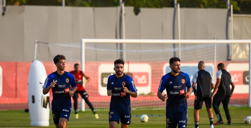 أول رد فعل من الأهلي على تصريحات مدافعه بالانتقال إلى الزمالك