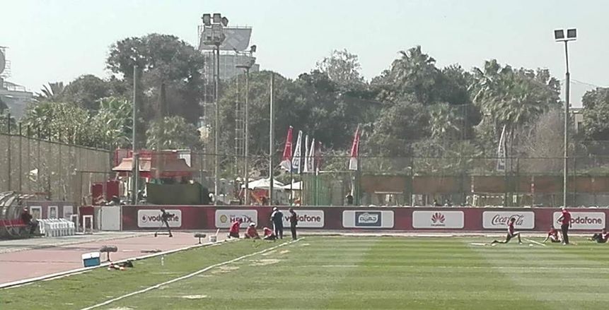بالصور| وفد أسترالي يعاين ملعب "التتش" بمقر الأهلي تمهيدا لتطويره