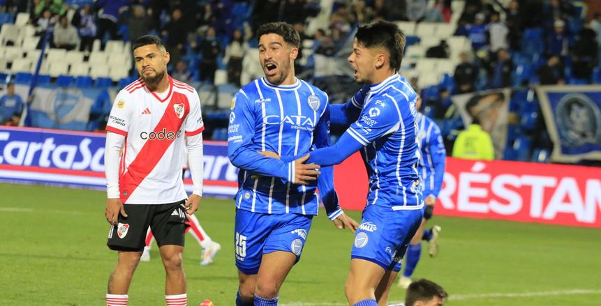 خسارة مفاجئة لريفر بليت أمام جودوي كروز بالدوري الأرجنتيني
