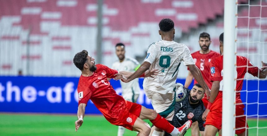السعودية تفوز على البحرين بهدفين وتحافظ على آمال التأهل للمونديال