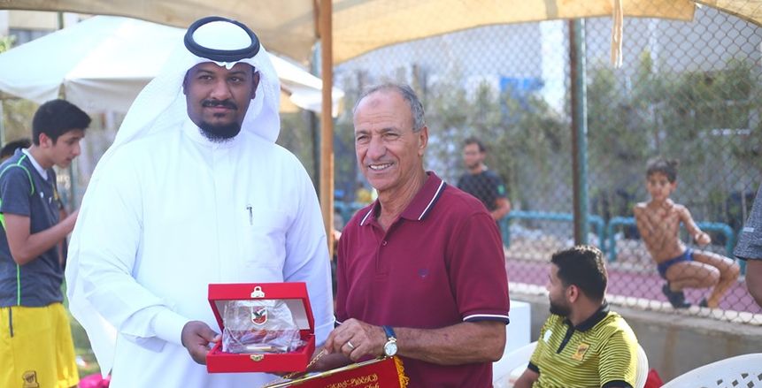 بالصور.. «مبروك» يهدي وفد اتحاد جدة درع الأهلي