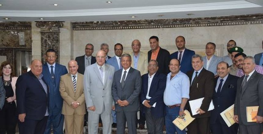 وزير الرياضة يجتمع باللجنة العليا لبطولة كاس العالم لكرة الطائرة تحت 23 سنة