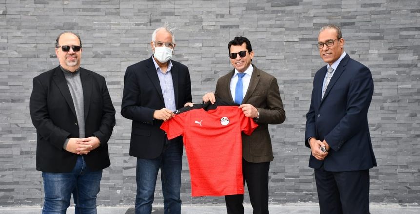 أشرف صبحي عن دور «كلاتنبرج»: مسؤول بشكل كامل عن إدارة لجنة الحكام