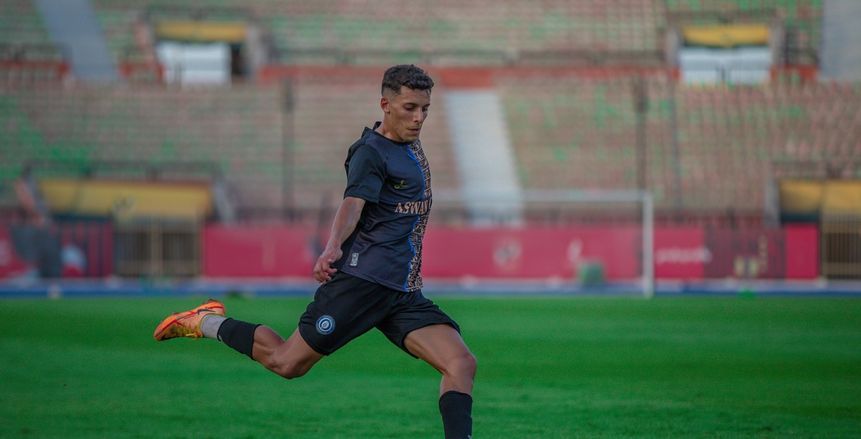 صفقة أحمد بلحاج تكلف الزمالك 10 ملايين.. نجم أسوان رفض سيراميكا «خاص»