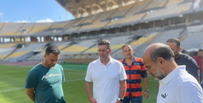 فيتوريا يتفقد ملعب برج العرب قبل معسكر المنتخب في سبتمبر