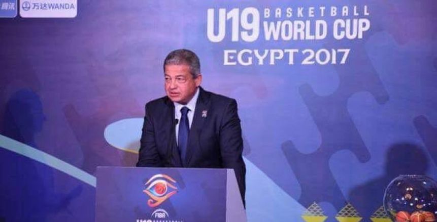 الوزير يعد اللجنة المنظمة لكأس العالم للشباب بدعم مالي سريع