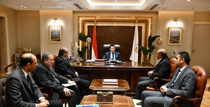 وزير الرياضة يلتقى مجلس إدارة نادي المعادي واليخت بديوان الوزارة بالعاصمة الإدارية الجديدة