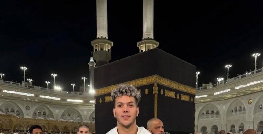 هل ترك الأهلي وسافر لتصوير برنامج «مقالب»؟.. إمام عاشور يرد بالصور