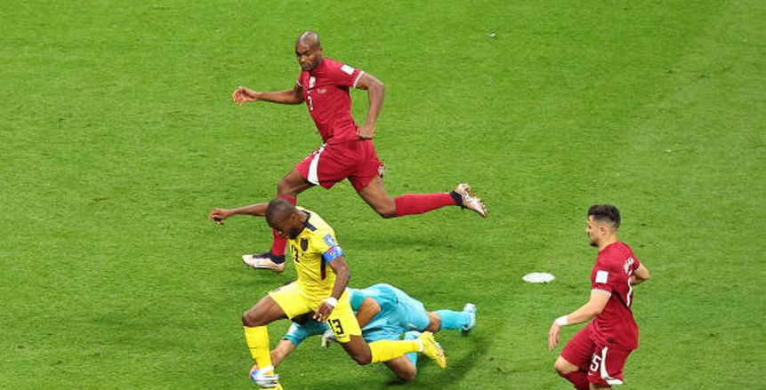 الأولى في كأس العالم 2022.. حارس قطر يمنح الإكوادور ضربة جزاء