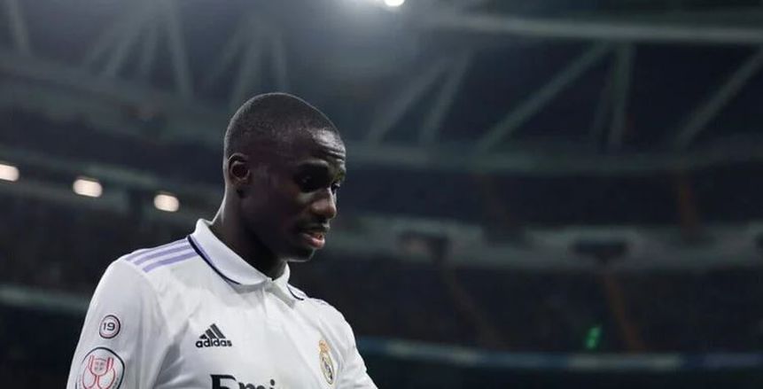 الفرنسي فيرلاند ميندي مهدد بالرحيل عن صفوف ريال مدريد