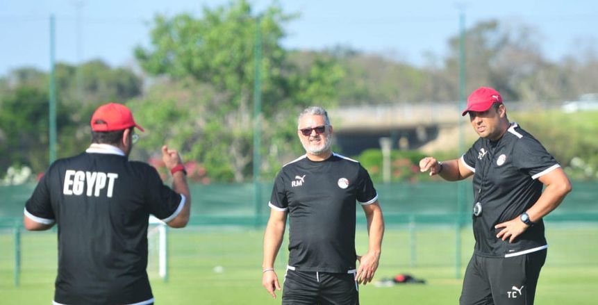رئيس اتحاد الكرة في تدريب المنتخب الأوليمبي استعدادا لمواجهة المغرب
