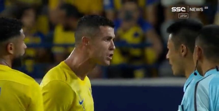 رونالدو ينفجر غضبا ضد حكم مباراة النصر وشباب الأهلي الإماراتي «فيديو»