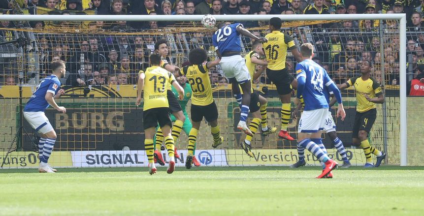 بالفيديو.. شالكه يغتال أحلام دورتموند برباعية وُيقرب البايرن من التتويج بالدوري