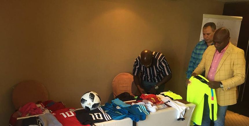 المنتخب الوطني لكرة الصالات بالزي التقليدي أمام أنجولا
