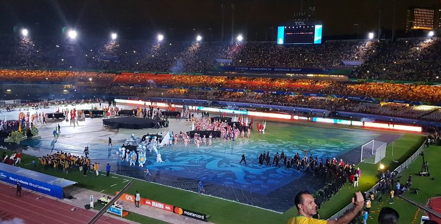 بالفيديو والصور.. ملعب مورومبى يمتلئ بجماهير البرازيل وبوليفيا.. وافتتاحية رائعة لكوبا أمريكا