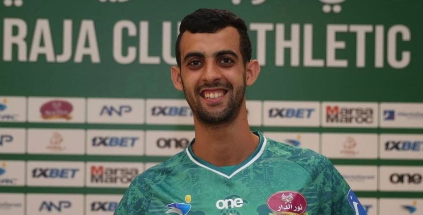 الرجاء المغربي يكشف سبب أزمة صفقة يوسف بلعمري.. هل تراجع الأهلي؟