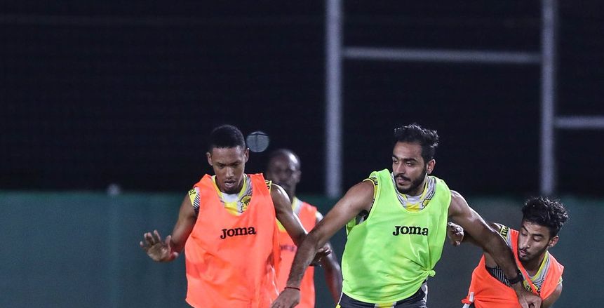 بالصور| "كهربا" يشارك في تدريبات اتحاد جدة بالإمارات