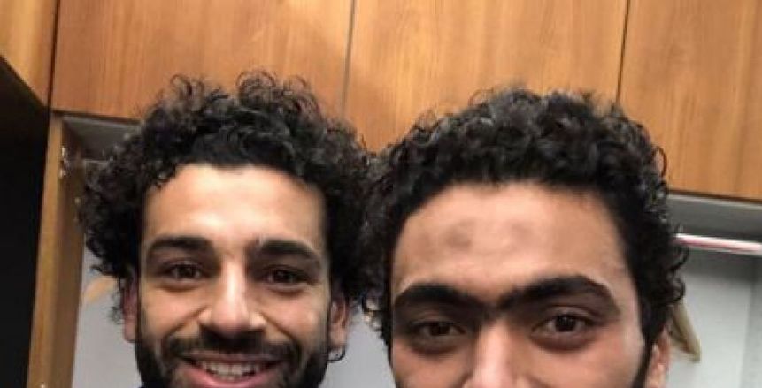 الجماهير تضع محمد صلاح بديلا لحسين الشحات بعد صورته مع ثلاثي الأهلي