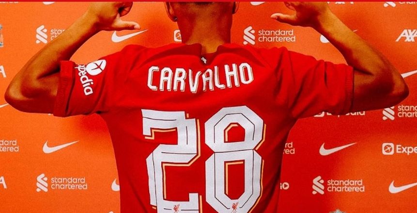 رسميا.. ليفربول يعلن إتمام ثالث صفقاته بعد التجديد لمحمد صلاح