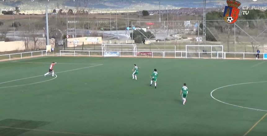 بالفيديو| حارس مرمى يسجل هدفاً من منطقة جزائه في عمر الأربعين