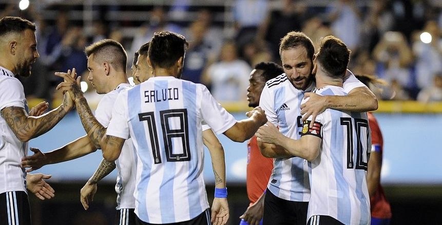 منتخب الأرجنتين يصطحب 3 طن مواد غذائية إلى روسيا