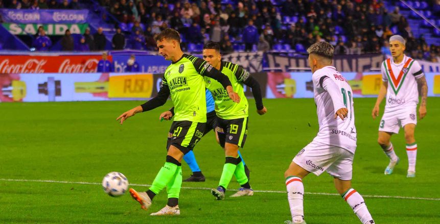 فيليز سارسفيلد يفتتح مبارياته بكأس دوري الأرجنتين بالفوز على باراكاس