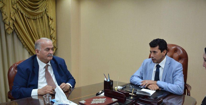 وزير الرياضة يلتقي مع رئيس جهاز تنمية المشروعات الصغيرة والمتوسطة