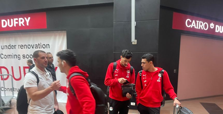 بعثة منتخب مصر تصل القاهرة قادمة من الكويت بعد الفوز على بلجيكا «صور»