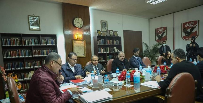 لجنة الأهلي تبدأ التحرك لحل أزمة المونديال.. ورحلات جماهيرية لـ«السوبر»