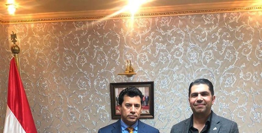خاص.. وزير الرياضة يتدخل لخوض الزمالك مواجهة الأهلي
