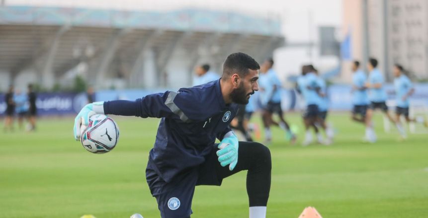 إصابة حارس بيراميدز خلال عمليات الإحماء لمباراة الزمالك (فيديو)