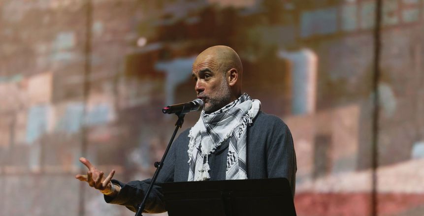 جوارديولا يدعو إلى التضامن مع فلسطين خلال حملة خيرية في برشلونة