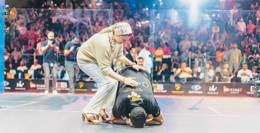 والدة مصطفى عسل لـ«الوطن»: محستش بنفسي غير وأنا بحضنه في الملعب (فيديو)