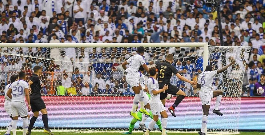 الدوري السعودي.. الهلال يتقدم على النصر بهدف إدواردو في شوط أول مُثير