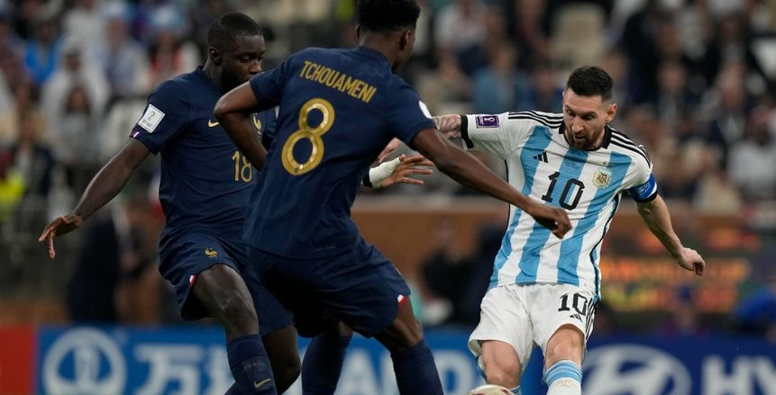 مباراة للتاريخ تنتهي بالتعادل بين فرنسا والأرجنتين بالمونديال.. والحكم يلجأ للأشوط الإضافية