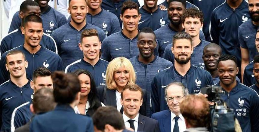 كأس العالم| الرئيس الفرنسي يدعم بلاده أمام بلجيكا من المدرجات