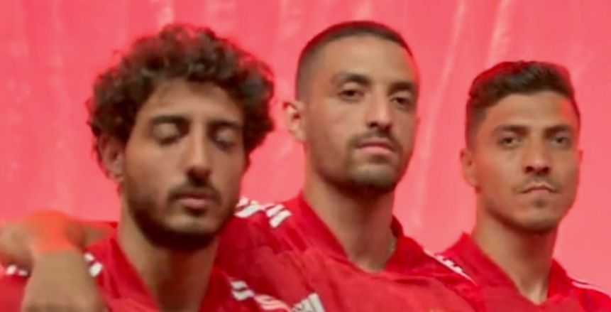 عاجل.. الأهلي يعلن عن الشعار الجديد والقميص