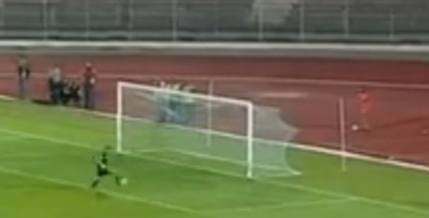 بالفيديو| لاعب جزائري يهدر أغرب فرصة هذا الموسم