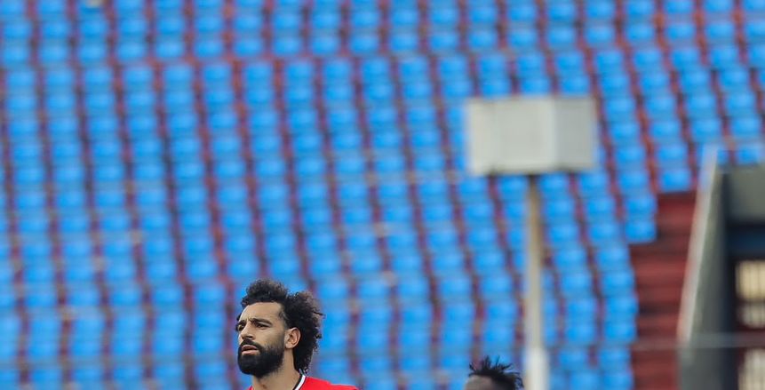 الصحافة الإنجليزية عن اقتحام مباراة سيراليون: مشاهد مخيفة ضد صلاح وزميله أنقذه