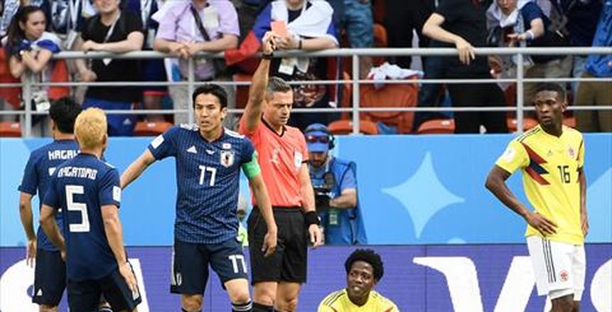 كارلوس سانشيز ينال أول بطاقة حمراء في كأس العالم 2018