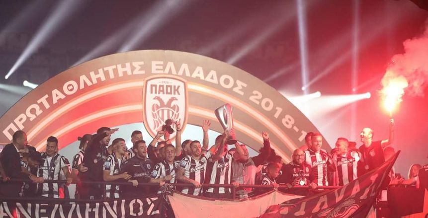 بالفيديو.. احتفال جنوني من جماهير باوك بعد التتويج بالدوري اليوناني