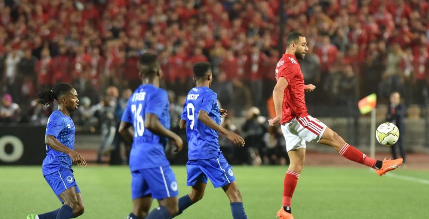 سبب مفاجئ وراء تغيير حكم مباراة الأهلي والهلال في دوري الأبطال