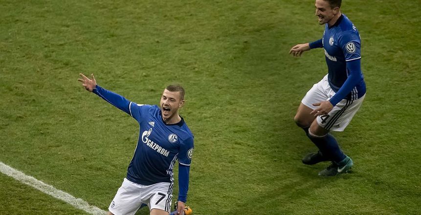 شالكة يتخطى كولن بصعوبة ويواصل المسيرة في كأس ألمانيا