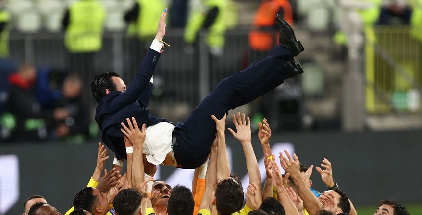 جوجل يحتفل بفياريال بعد الفوز على مانشستر يونايتد في الدوري الأوروبي