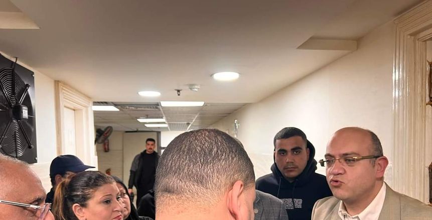 وفد من الشباب والرياضة بالإسكندرية يزور أحمد رفعت بالمستشفى
