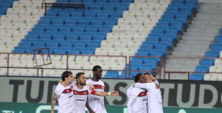 بمشاركة تريزيجيه.. طرابزون يسقط على أرضه أمام سيفاس بالدوري التركي