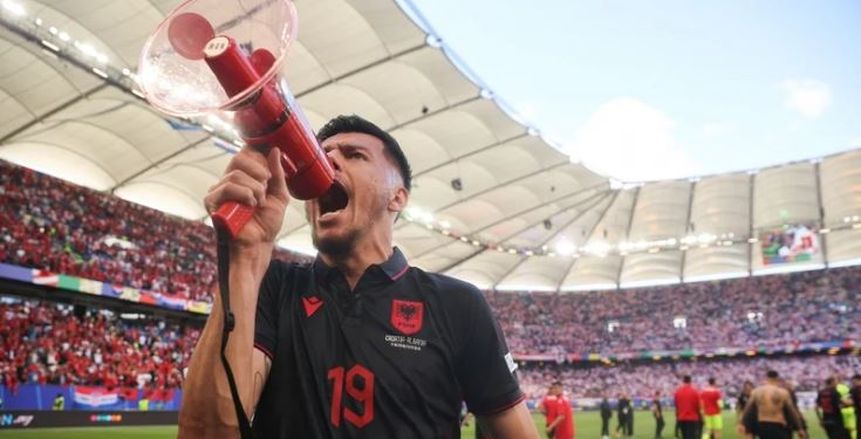 «يويفا» يعاقب مهاجم ألبانيا بالإيقاف بسبب الهتاف ضد صربيا