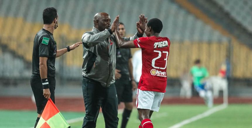 نجم الأهلي السابق يهاجم موسيماني: بيخترع طريقة عشان يلاعب بيرسي تاو