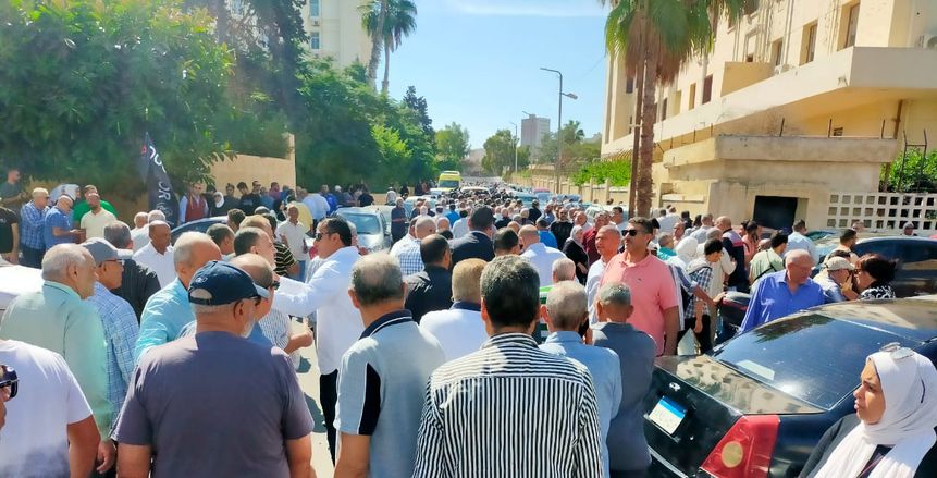 جماهير الاتحاد السكندري تشيع جثمان شحته الإسكندراني لمثواه الأخير (صور)